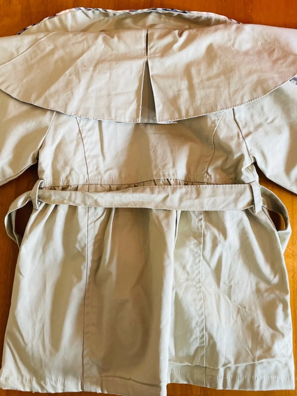 LUBABY classic English style trench coat with cape 12mo - Picture 3 of 4
